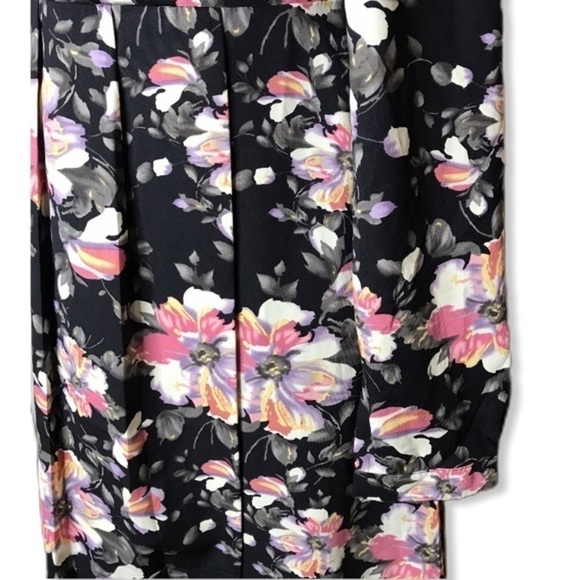 Forever 21 Contemporary Floral Faux Wrap Dress - Picture 2 of 7